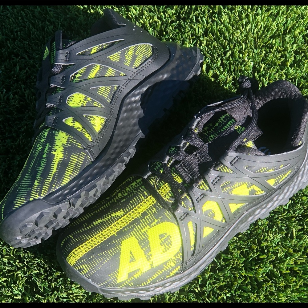 Brand new in box 💚 boys Adidas running sneakers